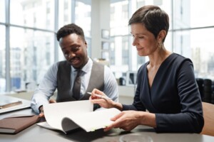 Legal recruiter working with candidate on in-house placement 